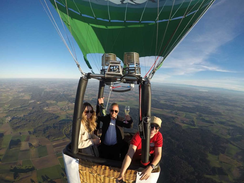 Verlobung im Heissluftballon über Augsburg mit dem URS-Ballon