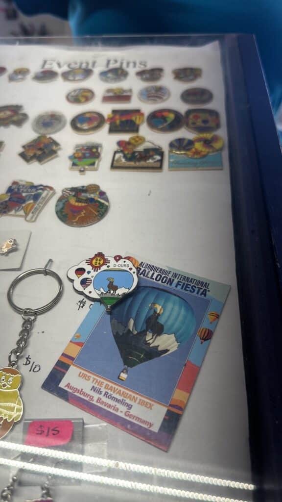 Unser Urs-Pin und die Trading Karte des Veranstalters